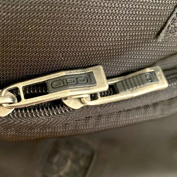 OGIO Nylon Laptop Black/Silver Cross Body Padded Bag Adjustable Strap Pockets - Picture 10 of 12